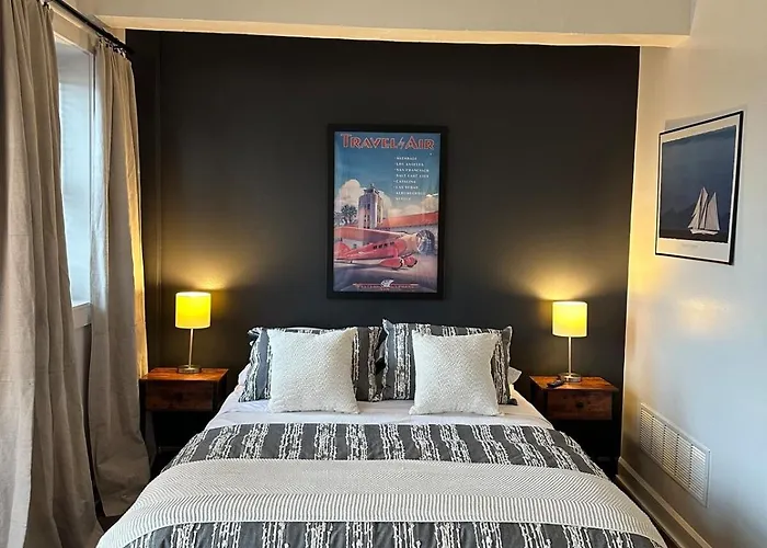 Downtown Studio With Full Kitchen And Bath