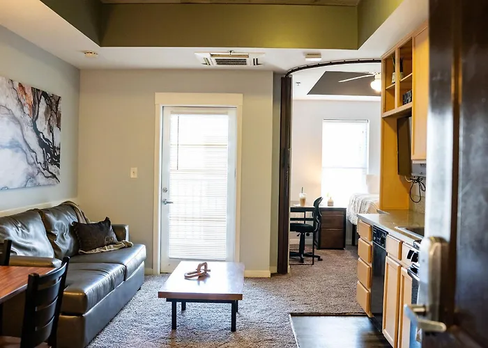 Chic City Apartment With Parking Canal View Roofdeck