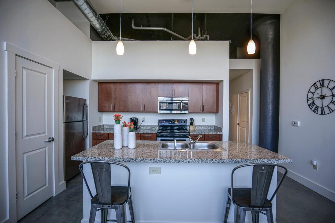 Apartment Frontdesk 800 Capitol Apts Downtown Indy Indianapolis