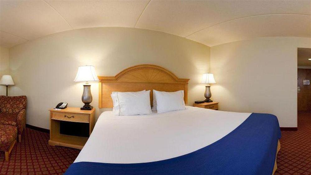 Express South By Ihg Hotel Indianapolis