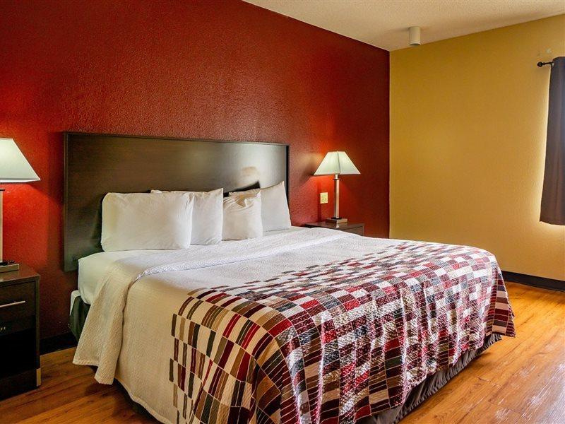 Motel Red Roof & Airport 2*