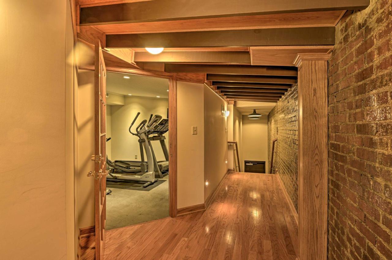 Spacious With Private Gym! * Indianapolis