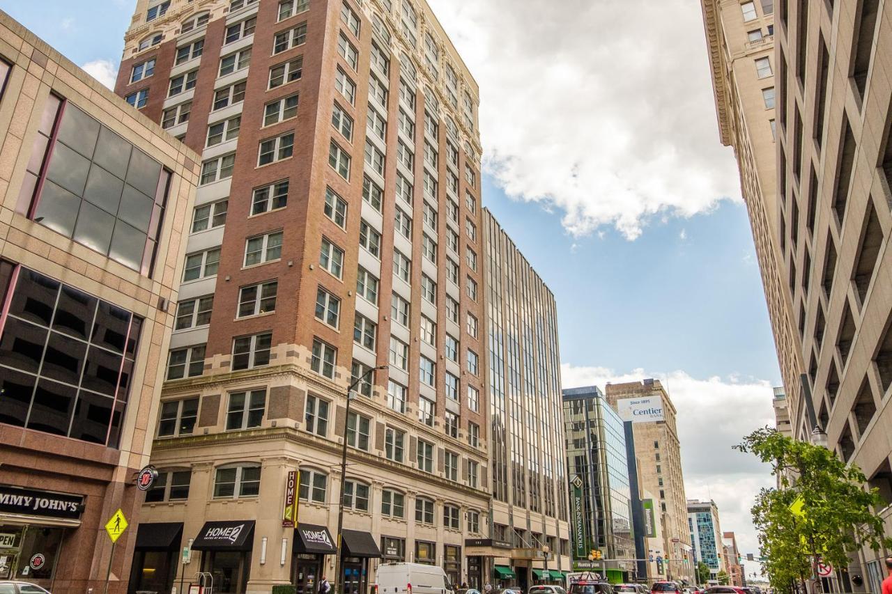 Apartment Frontdesk Penn Street Tower Apts Downtown Indy