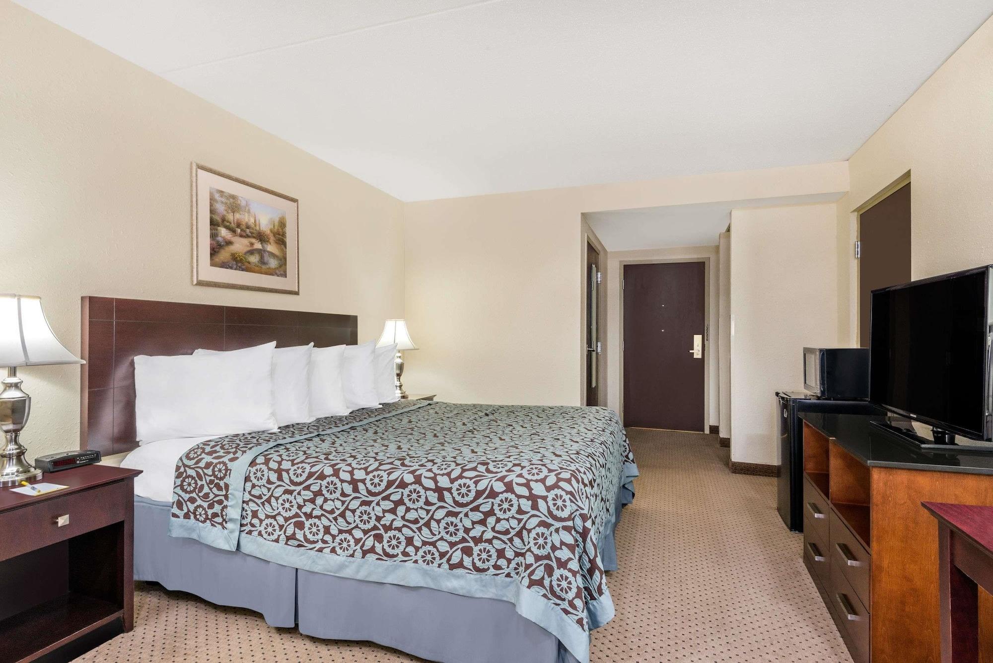 Days By Wyndham Northeast Hotel