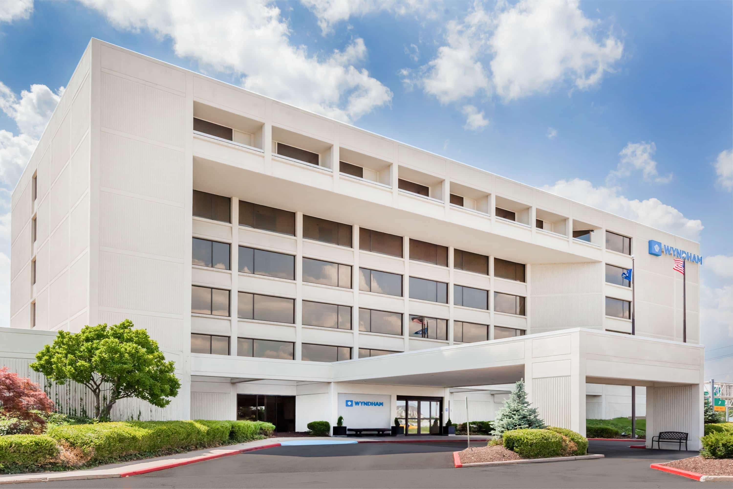 Wyndham Airport 3* Indianapolis