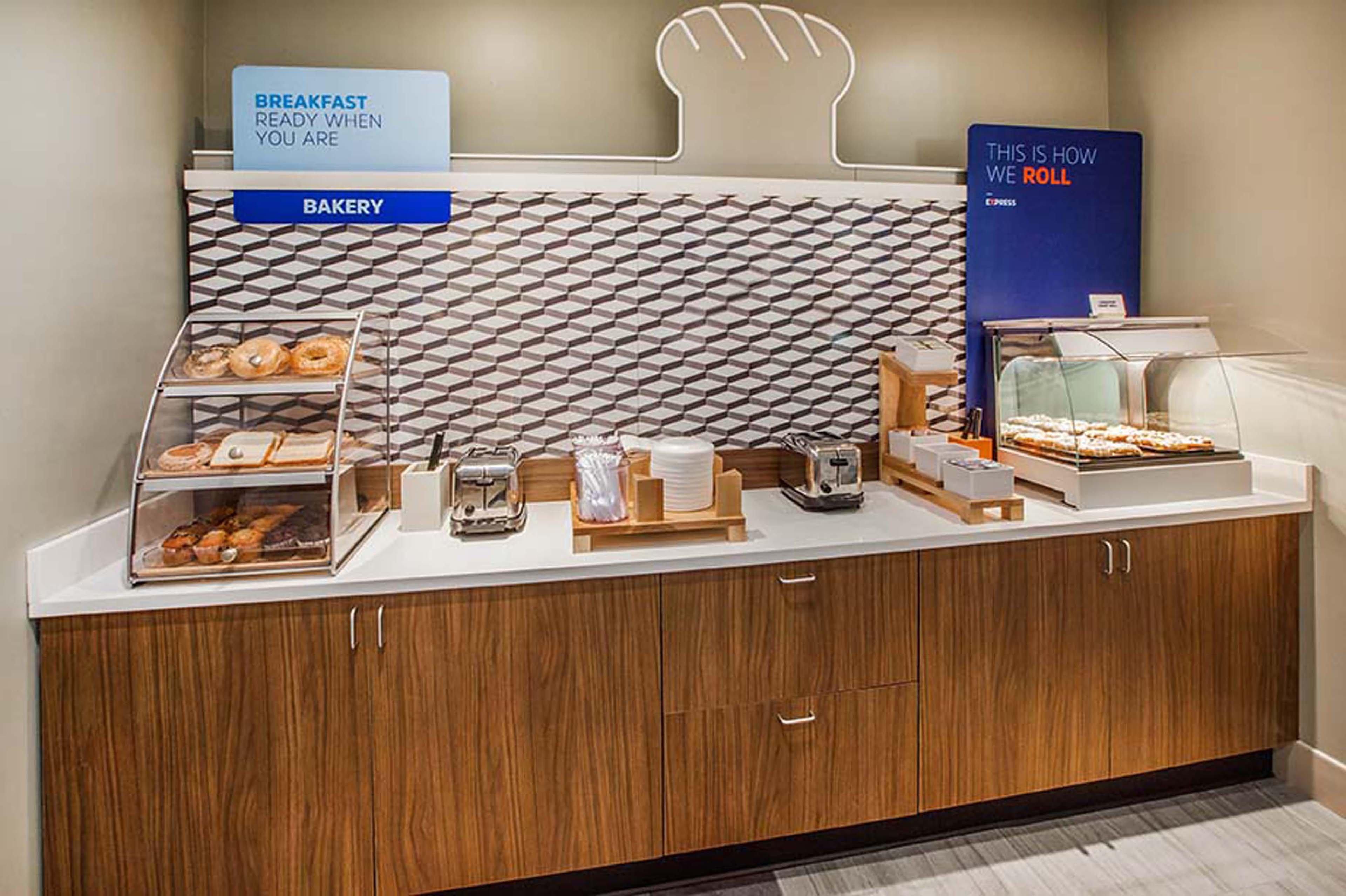 Hotel Express South By Ihg Indianapolis
