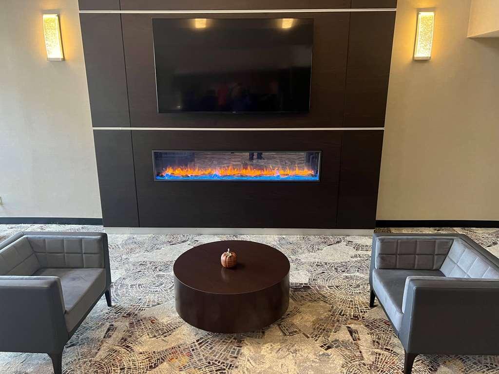 Hotel Wyndham Airport 3*