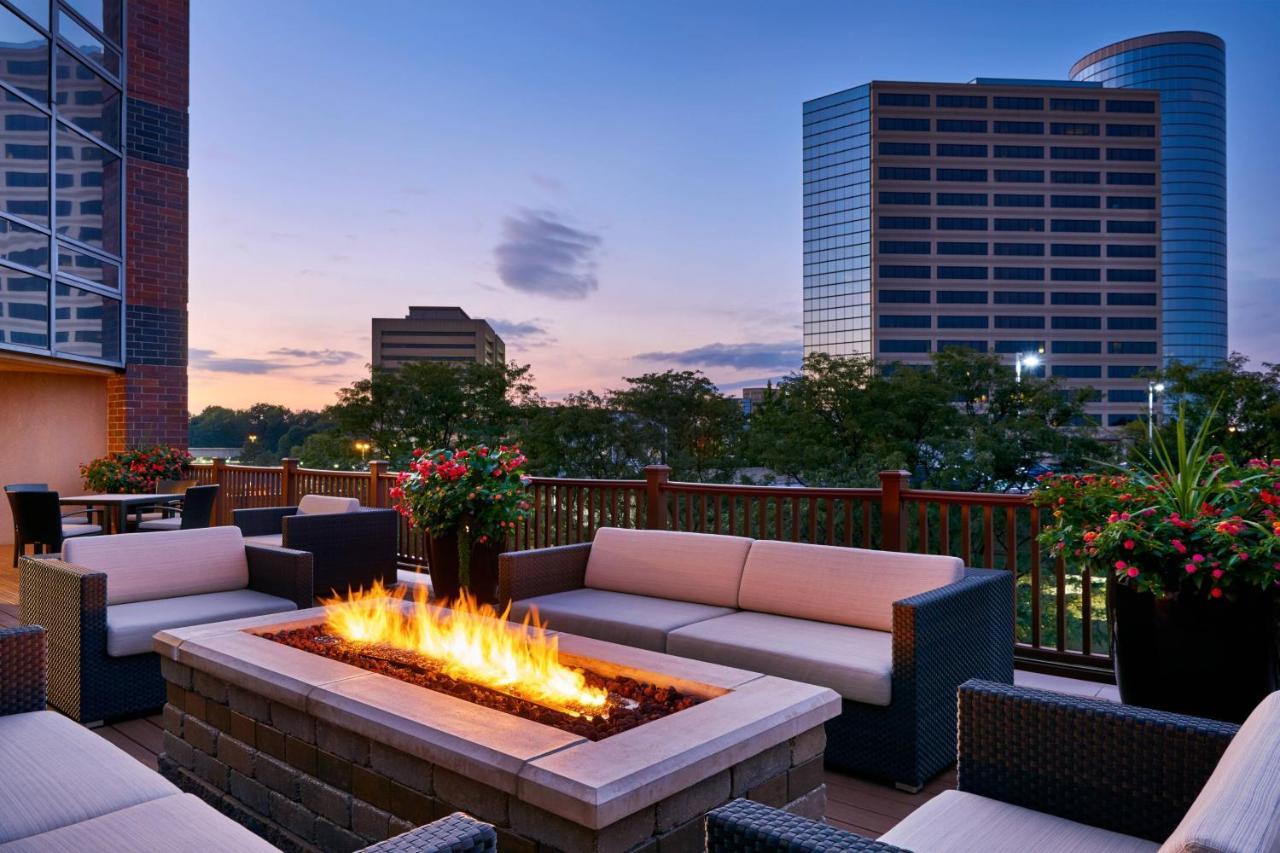 Sheraton At Keystone Crossing Hotel