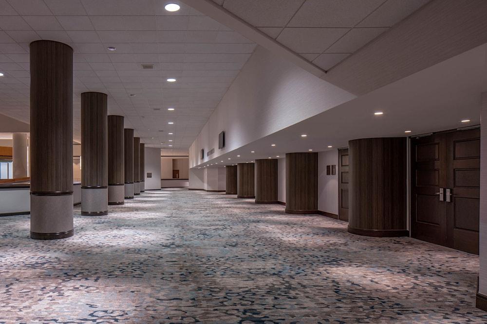 Hyatt Regency At State Capitol