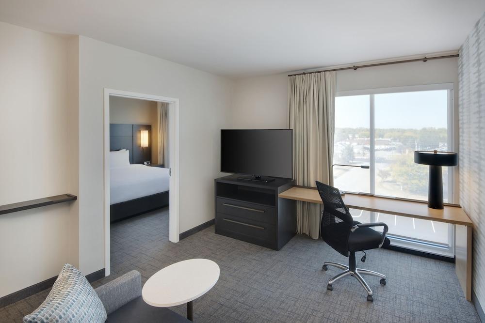 By Marriott Keystone Hotel 3*