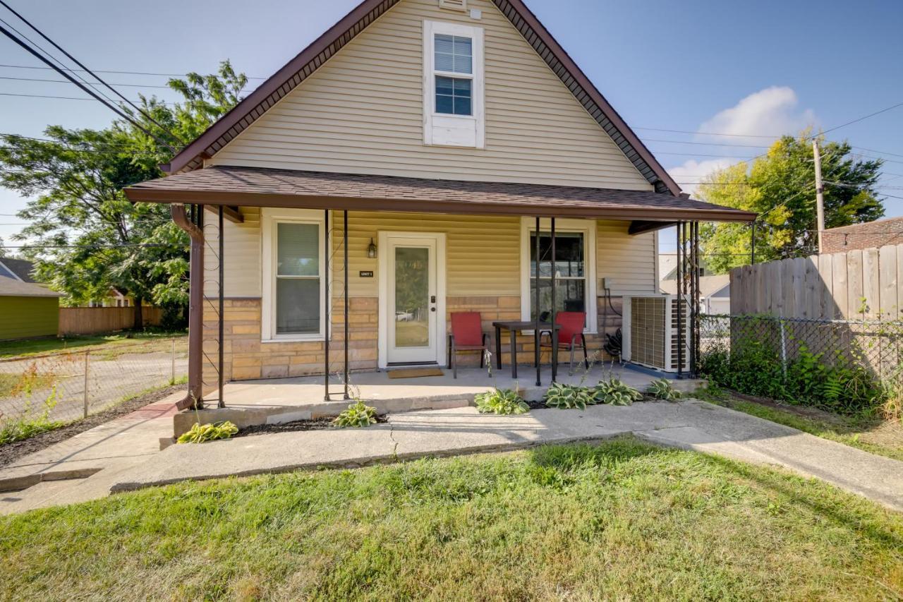 With Porch - Close To Mile Square! Holiday home Indianapolis