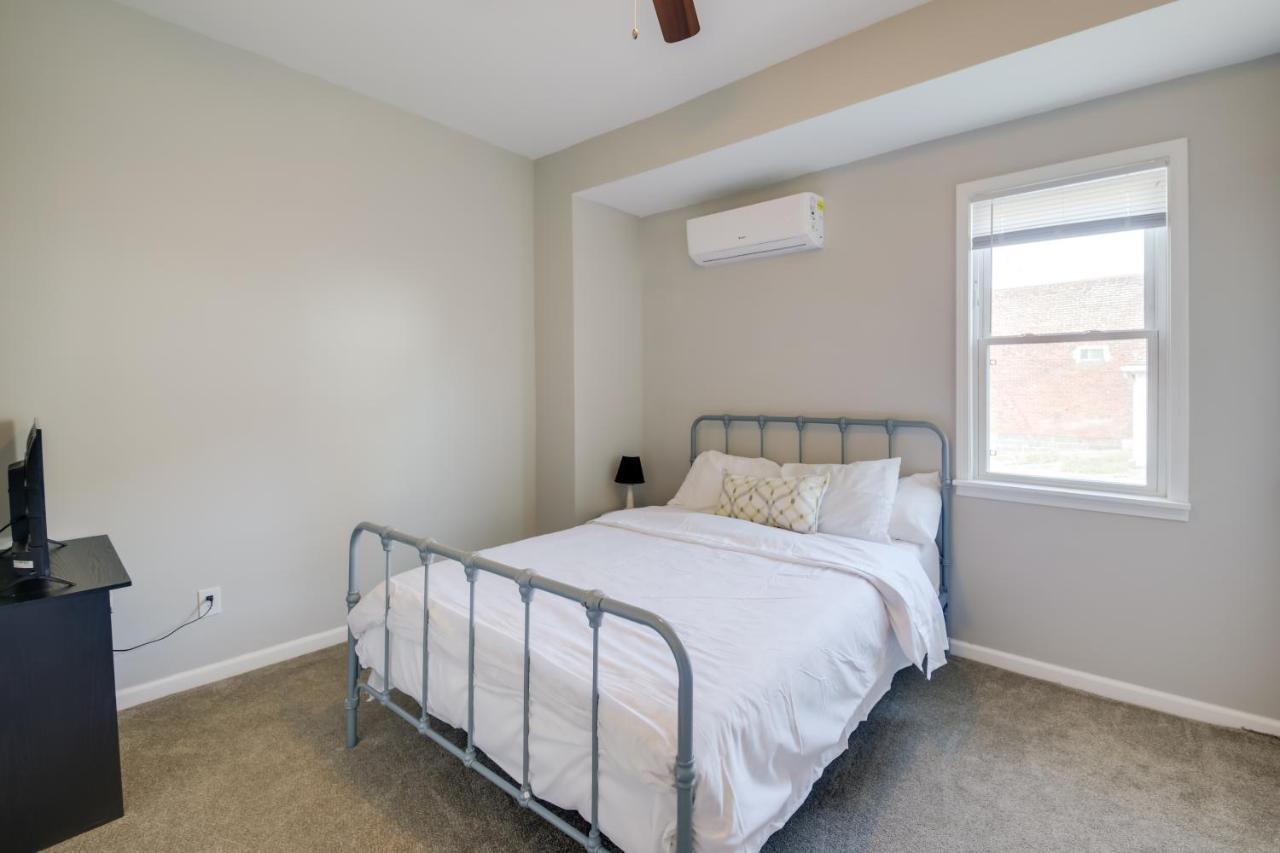 With Porch - Close To Mile Square! Holiday home Indianapolis