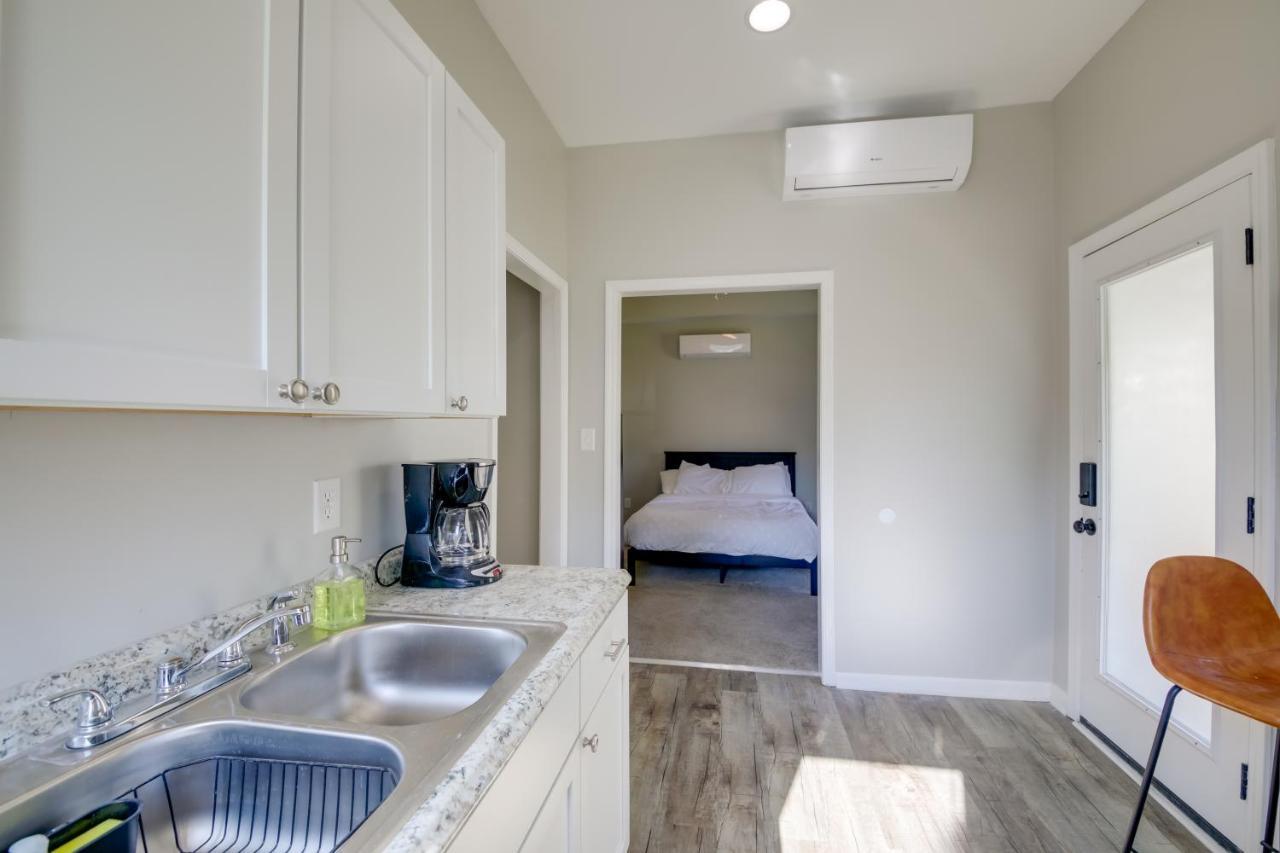 Holiday home With Porch - Close To Mile Square! Indianapolis
