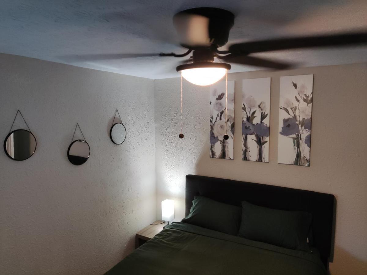 Tranquil Oasis - Private -near Downtown Homestay *