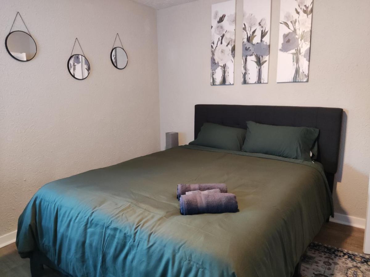 Homestay Tranquil Oasis - Private -near Downtown