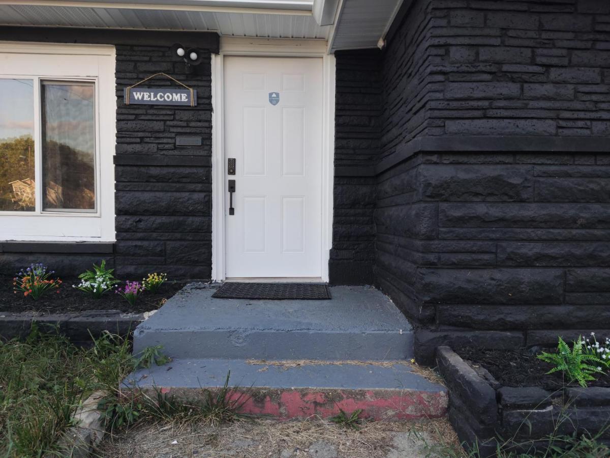 Homestay Tranquil Oasis - Private -near Downtown *
