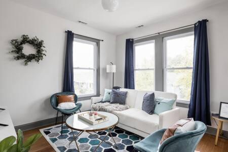 Holiday home Modern Architect's Duplex By Cozysuites