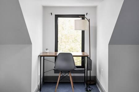 Modern Architect's Duplex By Cozysuites *