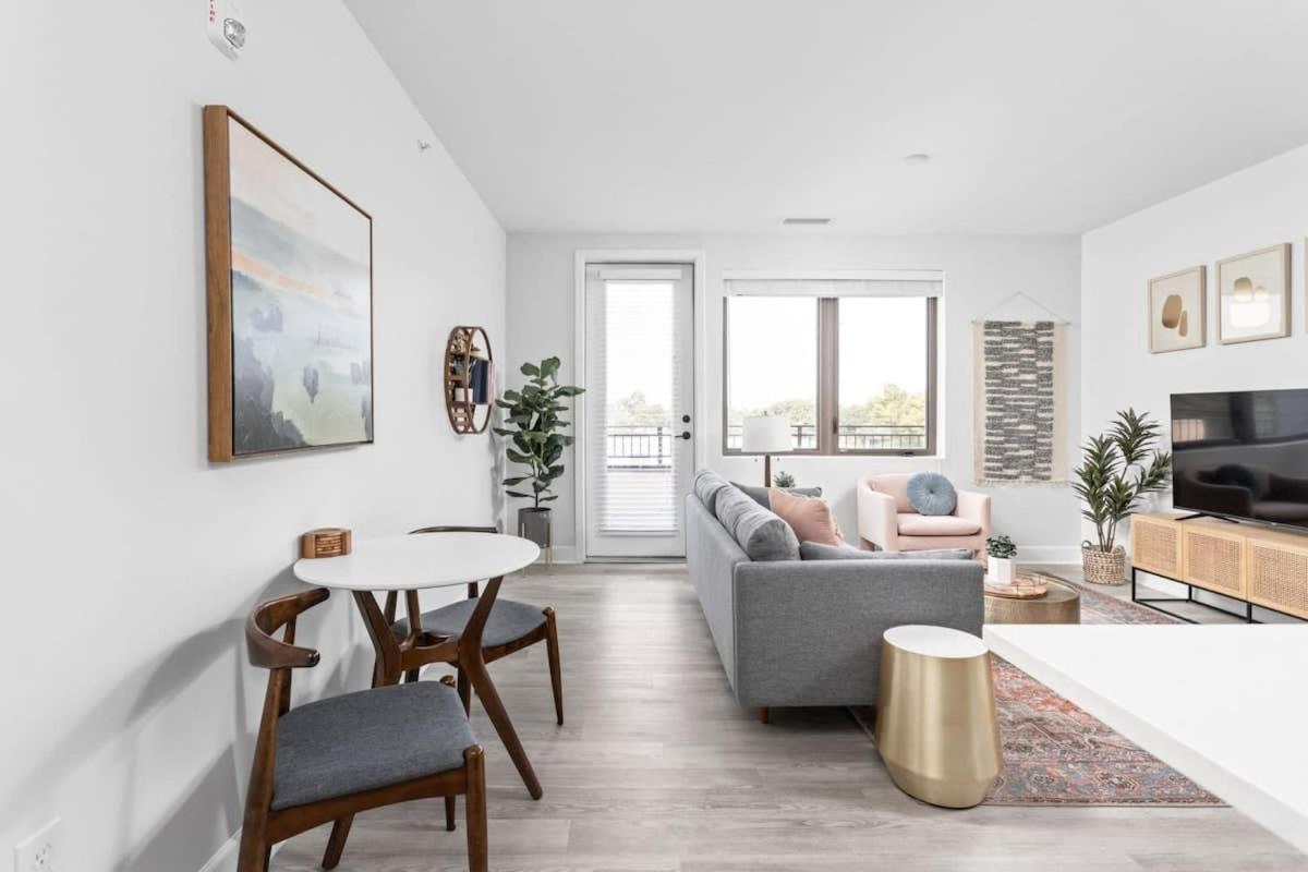 Spacious 2br In Meridian Kessler By Cozysuites Apartment Indianapolis