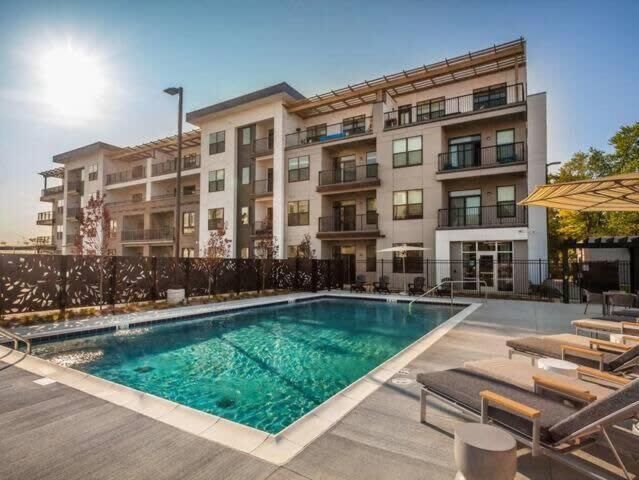Cozysuites Upscale 2br Near Fashion Mall