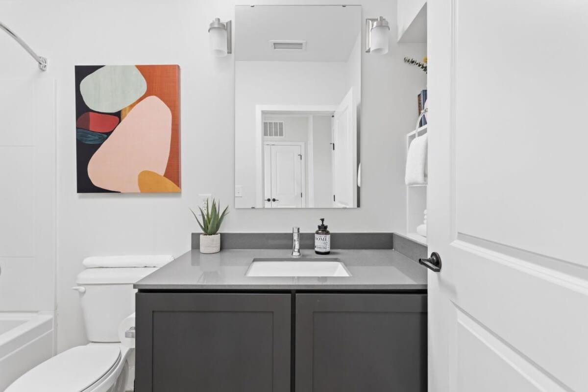 Spacious 2br In Meridian Kessler By Cozysuites * Indianapolis