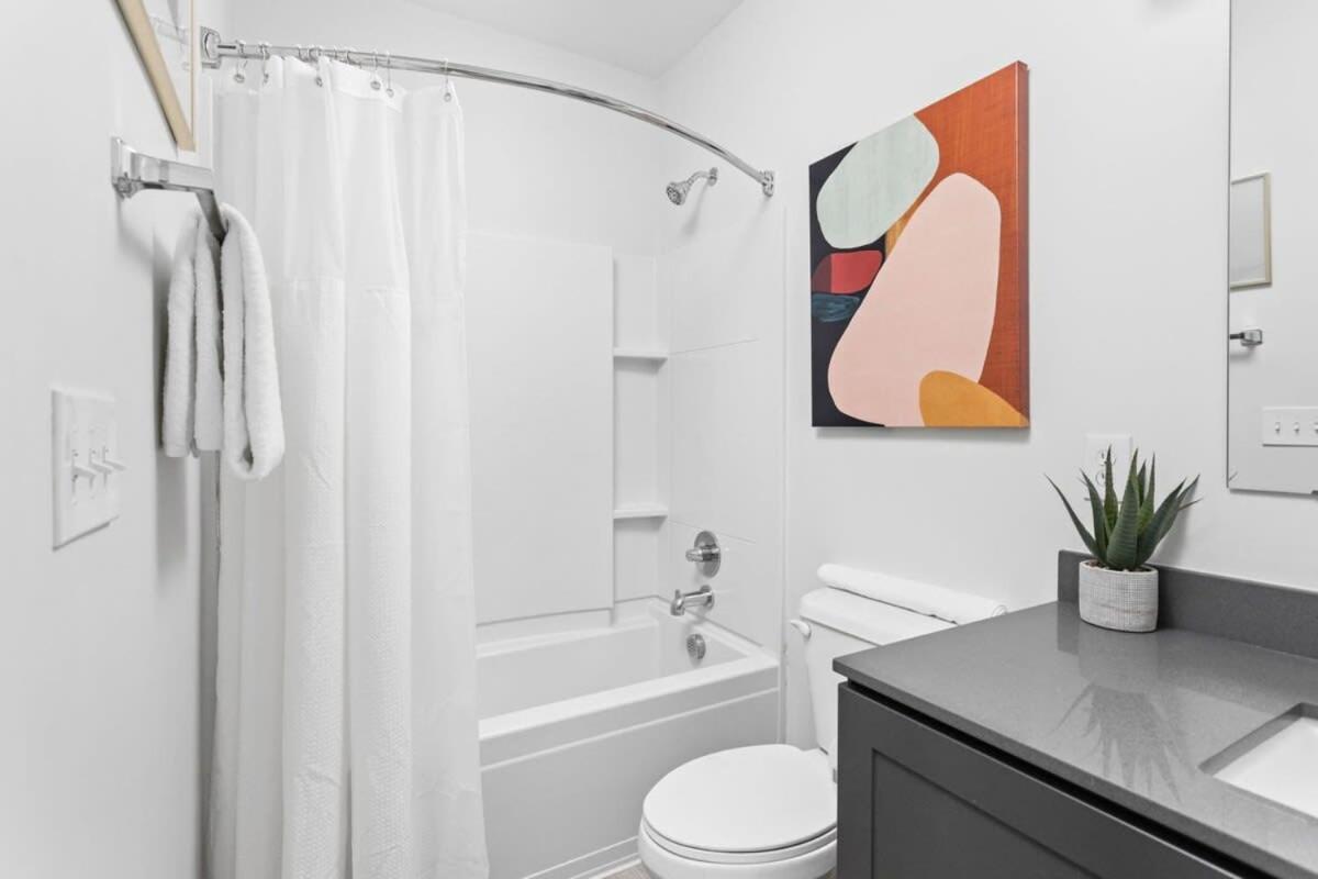 Spacious 2br In Meridian Kessler By Cozysuites Indianapolis
