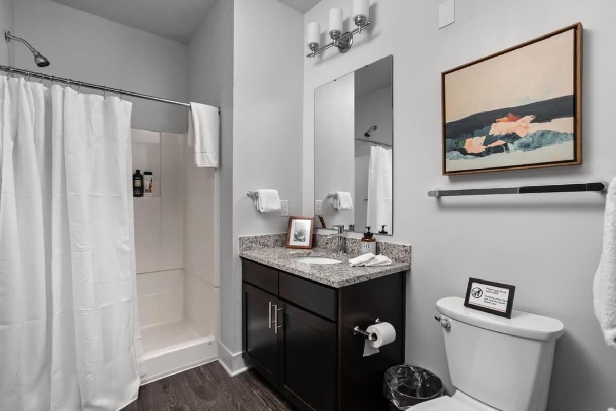 Cozysuites Upscale 2br Near Fashion Mall Apartment