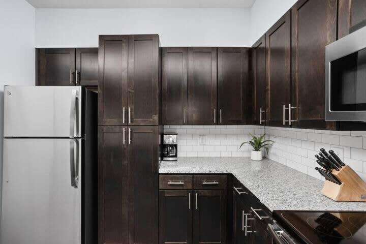 Cozysuites Upscale 2br Near Fashion Mall *