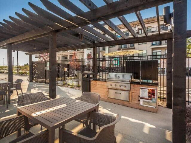 Cozysuites Upscale 2br Near Fashion Mall