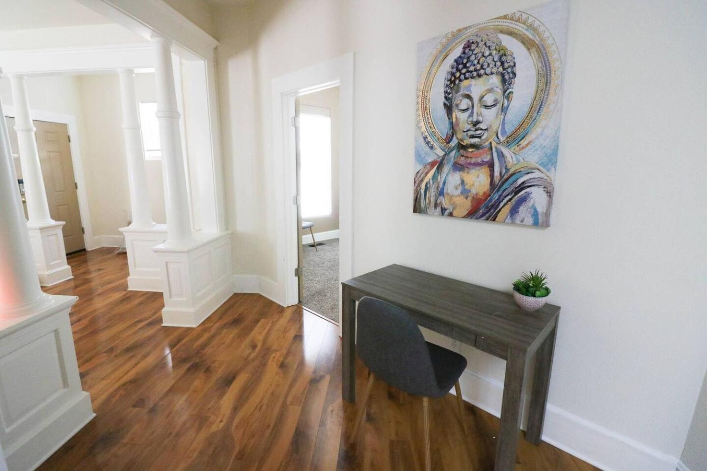 Downtown Indy Unit - 2 Beds, Workspace & Parking Indianapolis