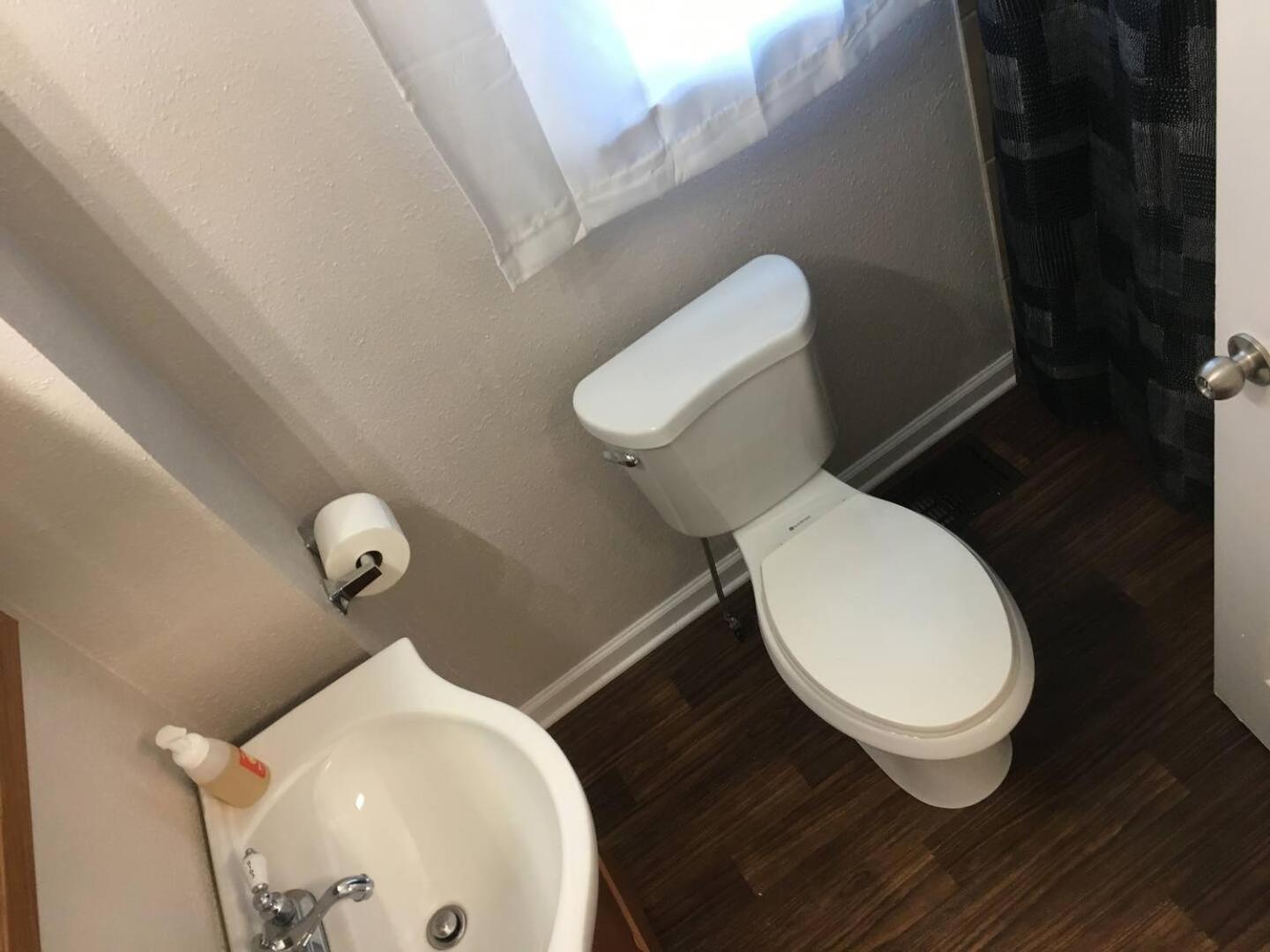 Apartment Mins To Mass Ave -workspace, Smart Tv & Ac