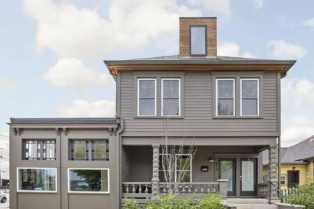 Holiday home Modern Architect's Duplex By Cozysuites