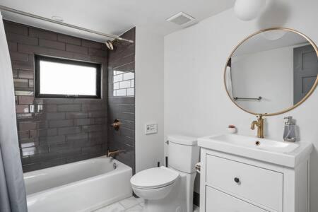 Holiday home Modern Architect's Duplex By Cozysuites Indianapolis
