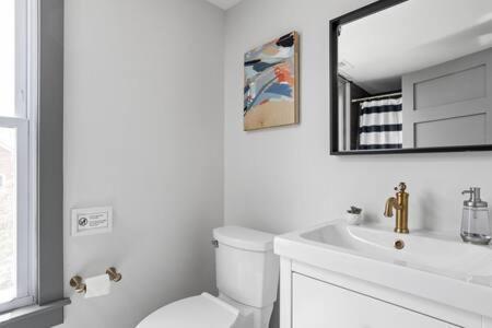 Modern Architect's Duplex By Cozysuites * Indianapolis