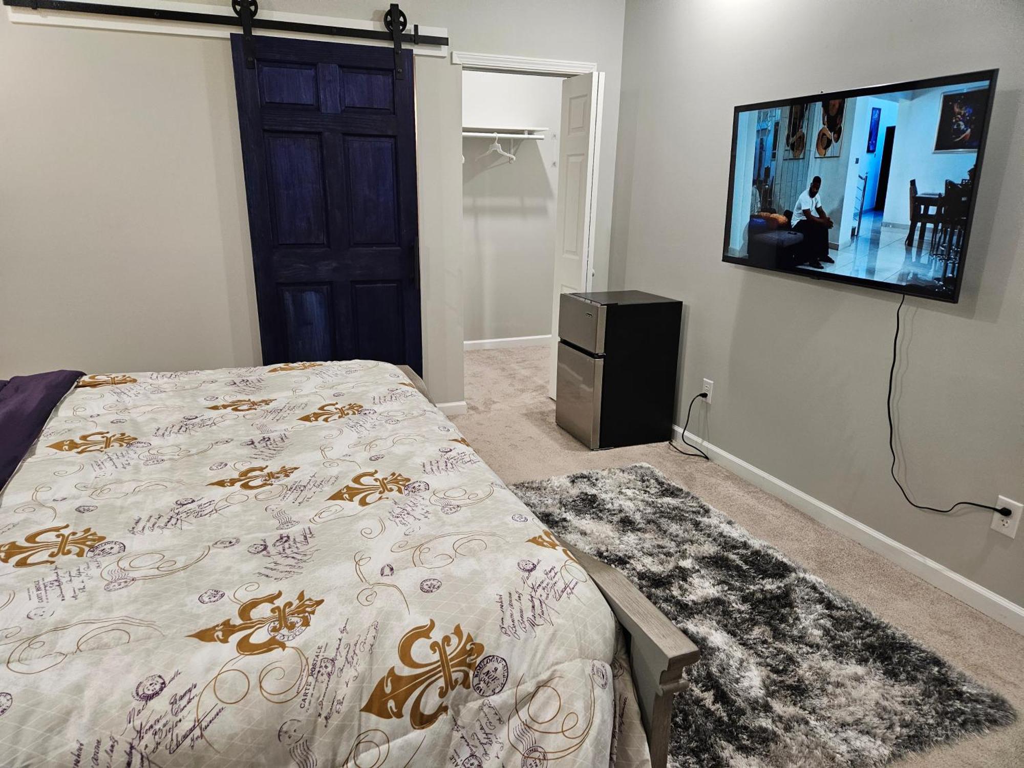 New 3bd Near Downtown Indy Apartment