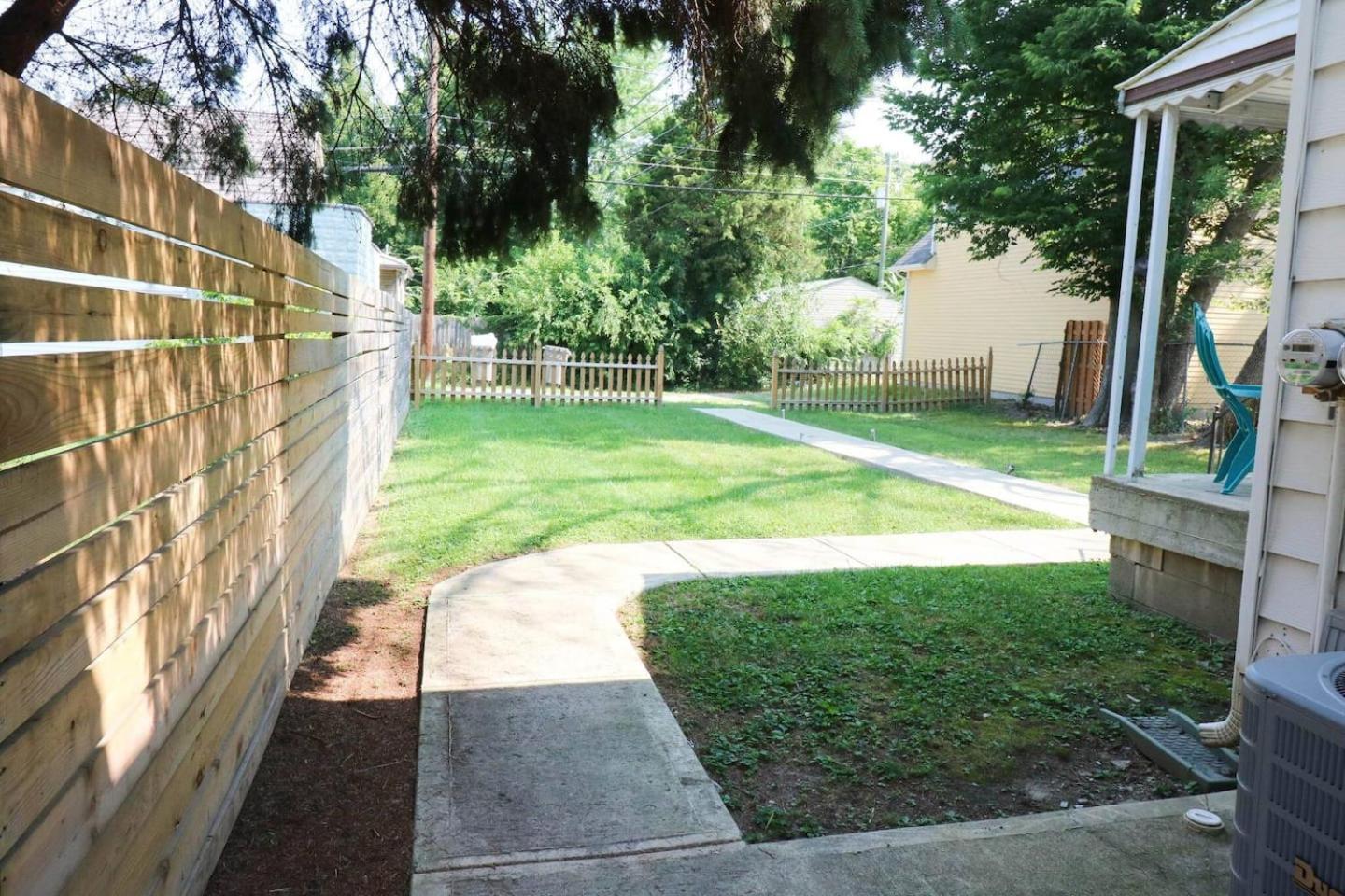 Downtown Indy Unit - 2 Beds, Workspace & Parking