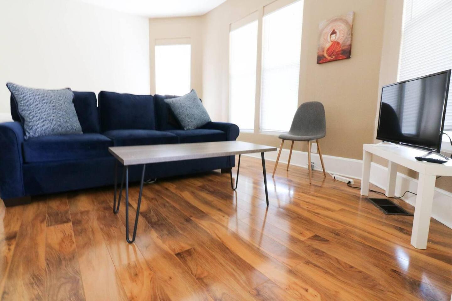 Downtown Indy Unit - 2 Beds, Workspace & Parking Apartment *