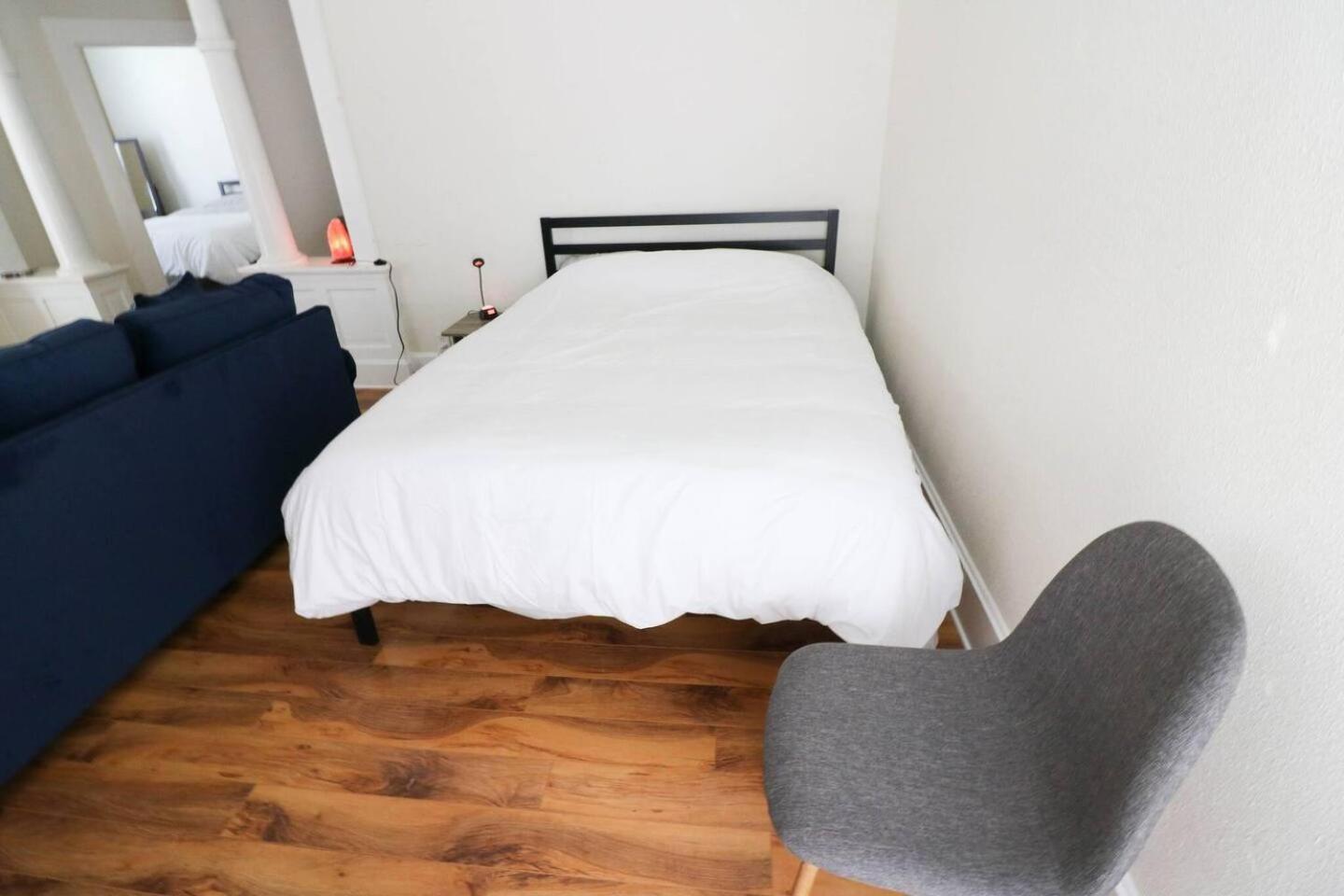 Apartment Downtown Indy Unit - 2 Beds, Workspace & Parking Indianapolis