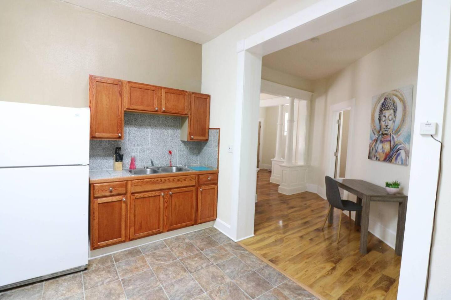 Downtown Indy Unit - 2 Beds, Workspace & Parking