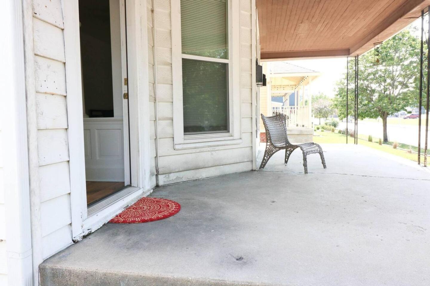 Downtown Indy Unit - 2 Beds, Workspace & Parking Indianapolis