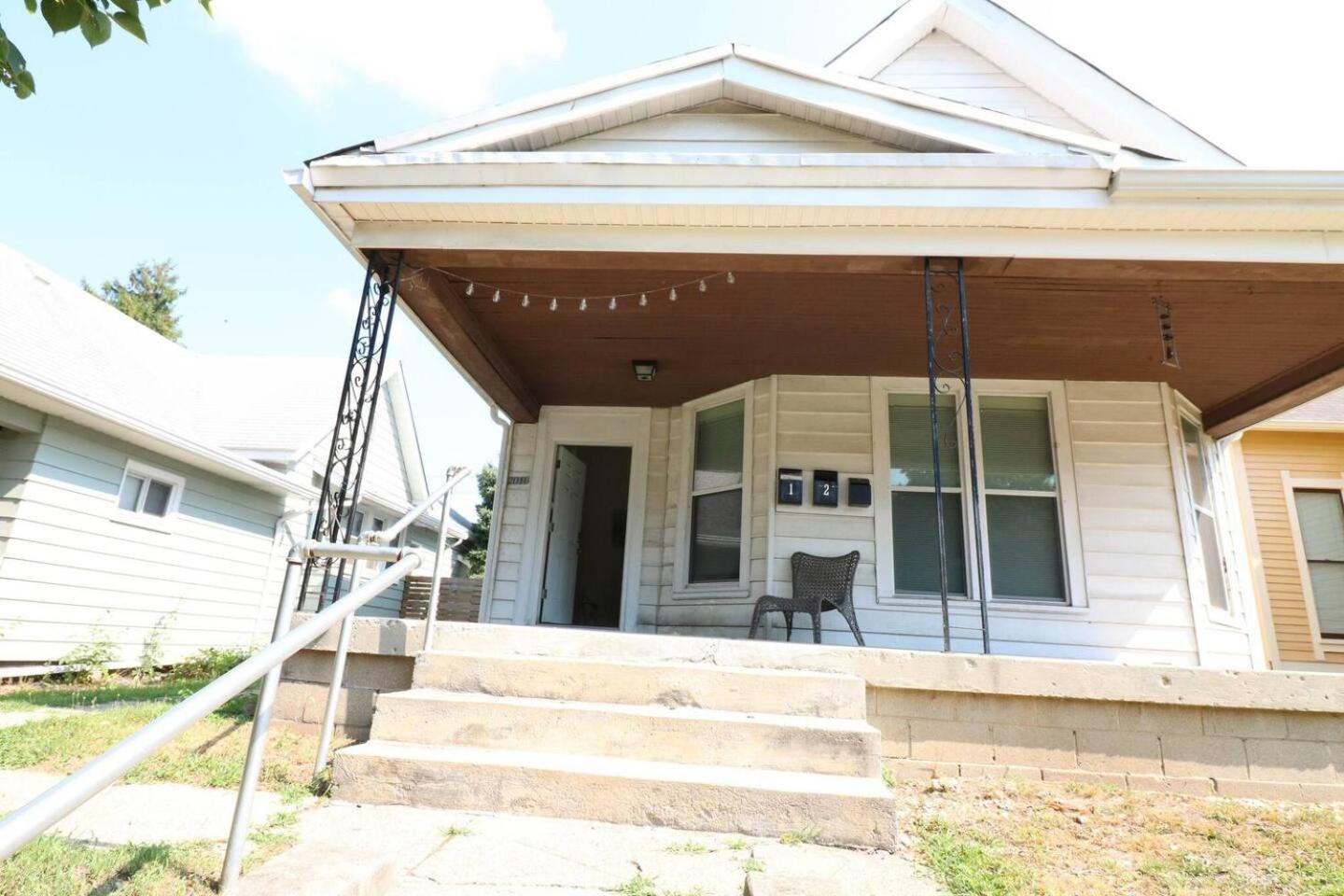 Downtown Indy Unit - 2 Beds, Workspace & Parking * Indianapolis
