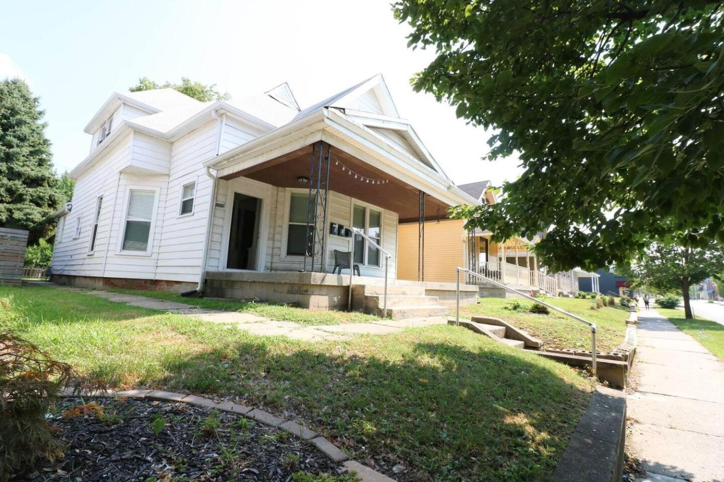 Downtown Indy Unit - 2 Beds, Workspace & Parking Apartment Indianapolis