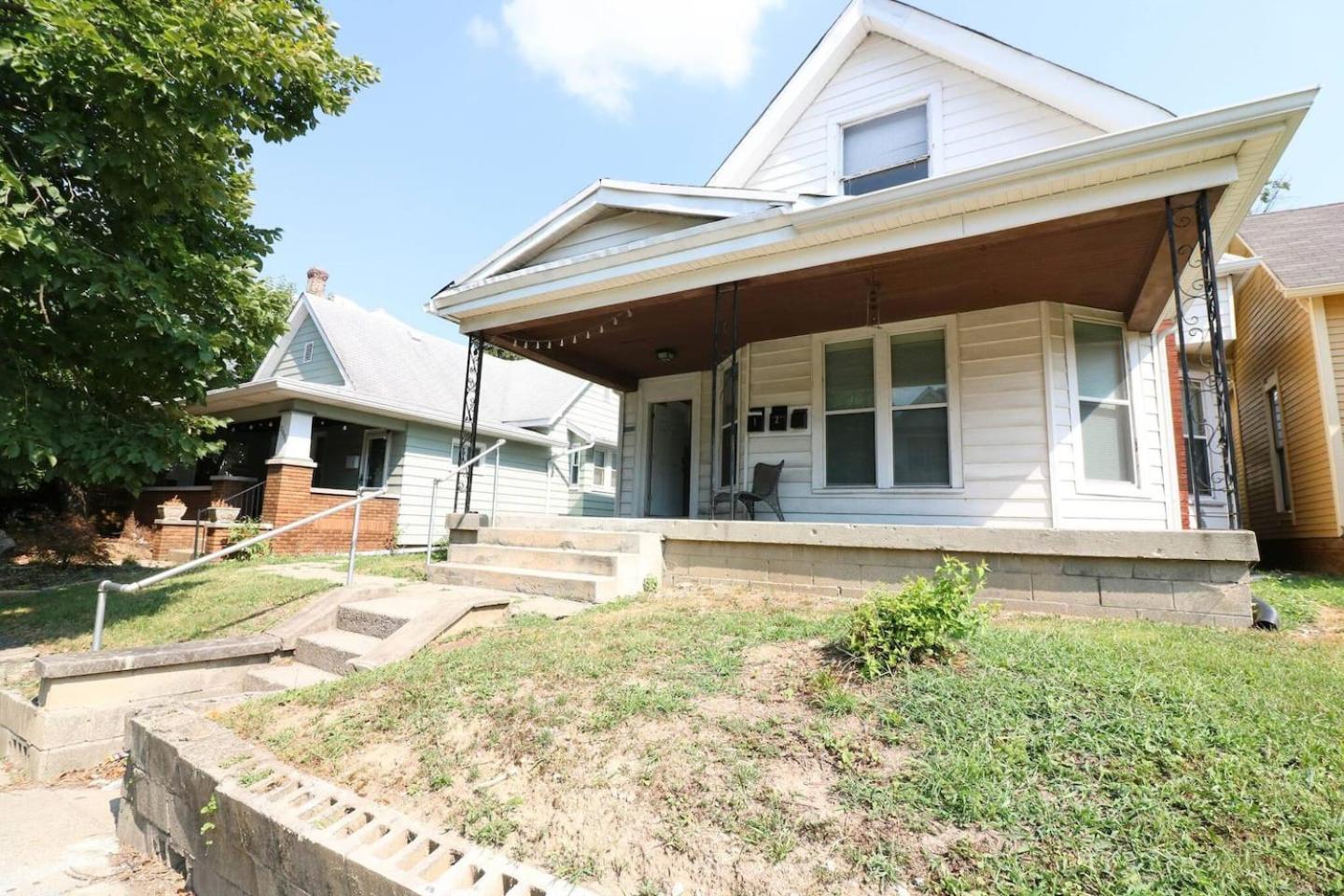 Downtown Indy Unit - 2 Beds, Workspace & Parking *