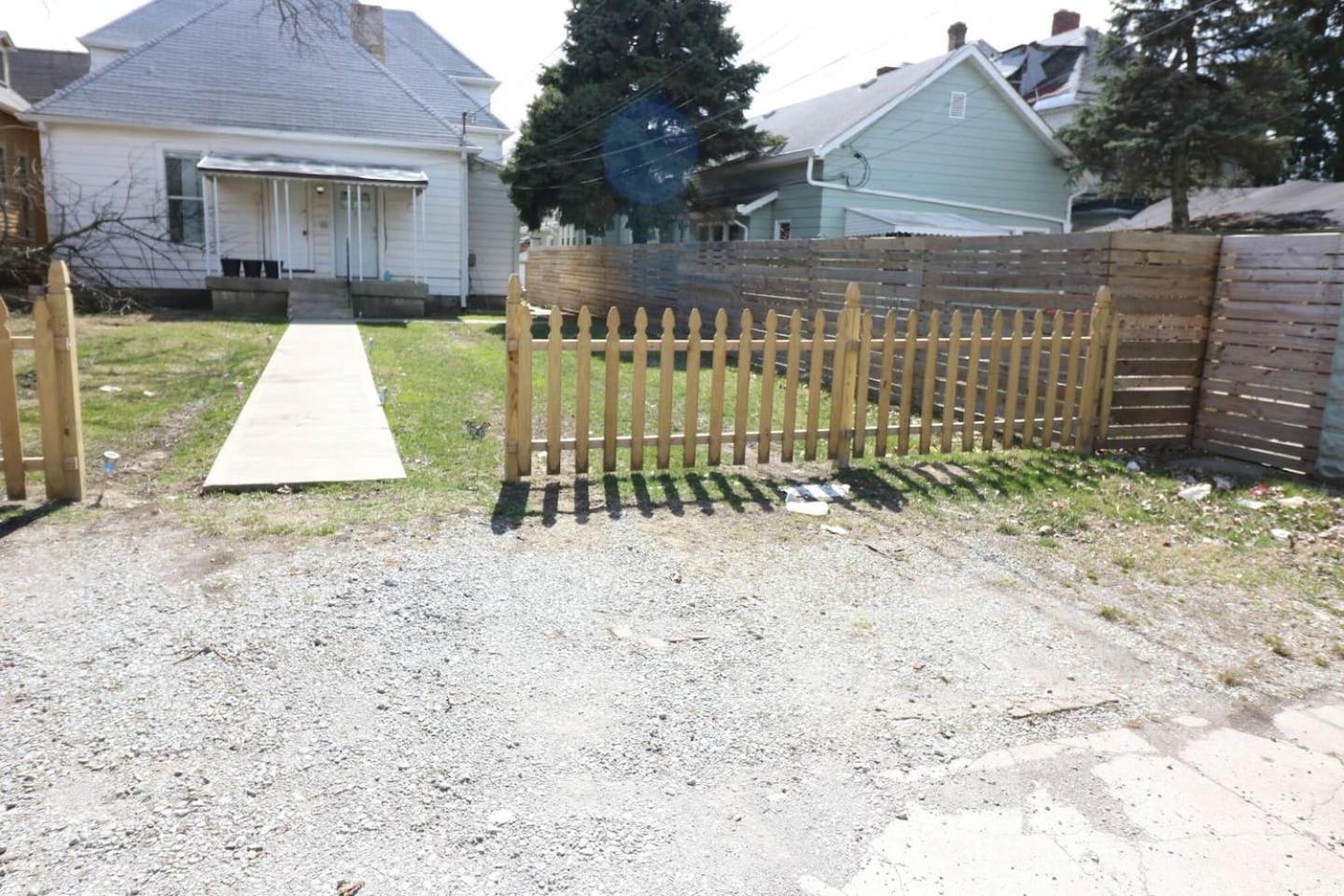 Downtown Indy Unit - 2 Beds, Workspace & Parking Apartment Indianapolis