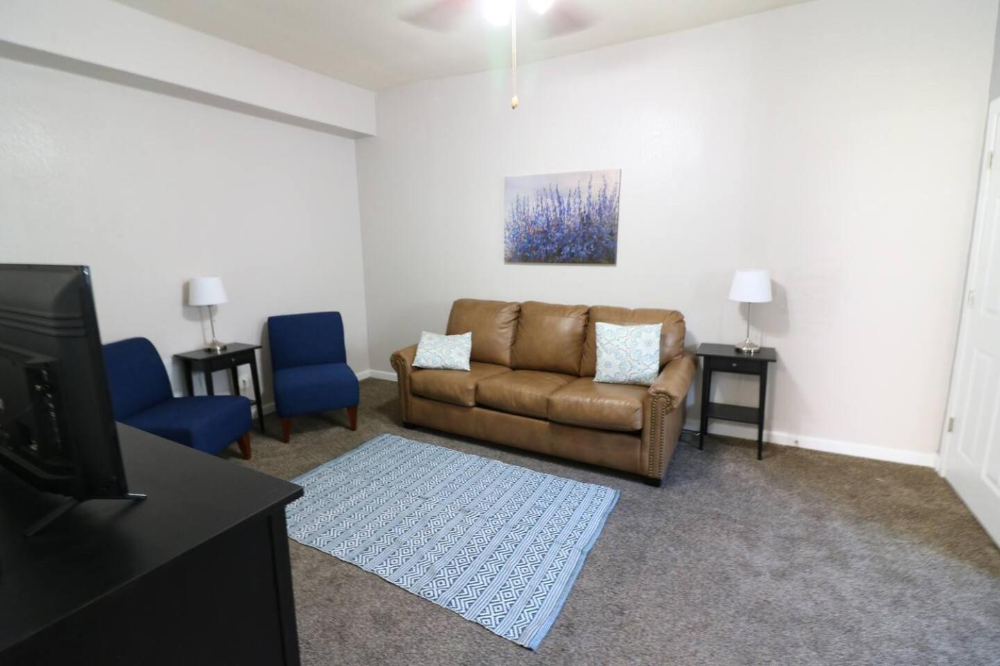 Mins To Mass Ave -workspace, Smart Tv & Ac Indianapolis