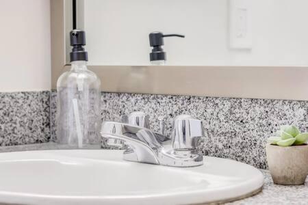 Apartment Cozysuites 2br - 2ba With Skybridge Access #1 Indianapolis