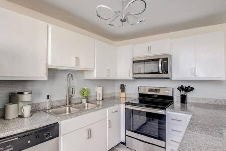 Apartment Cozysuites 2br - 2ba With Skybridge Access #1