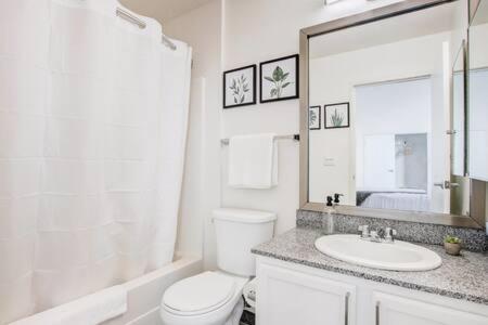 Apartment Cozysuites 2br - 2ba With Skybridge Access #1 Indianapolis