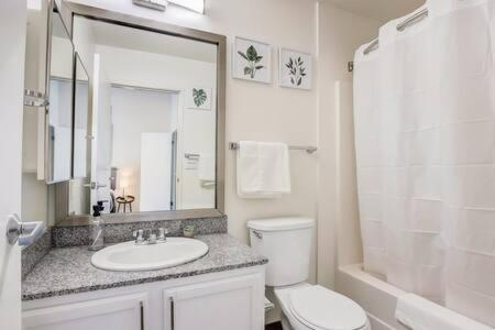 Cozysuites 2br - 2ba With Skybridge Access #1