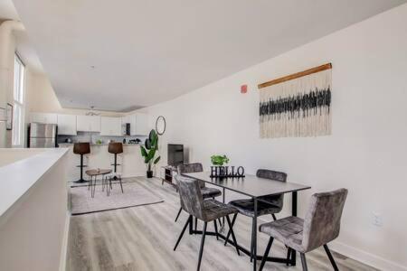 Cozysuites 2br - 2ba With Skybridge Access #1 Apartment *